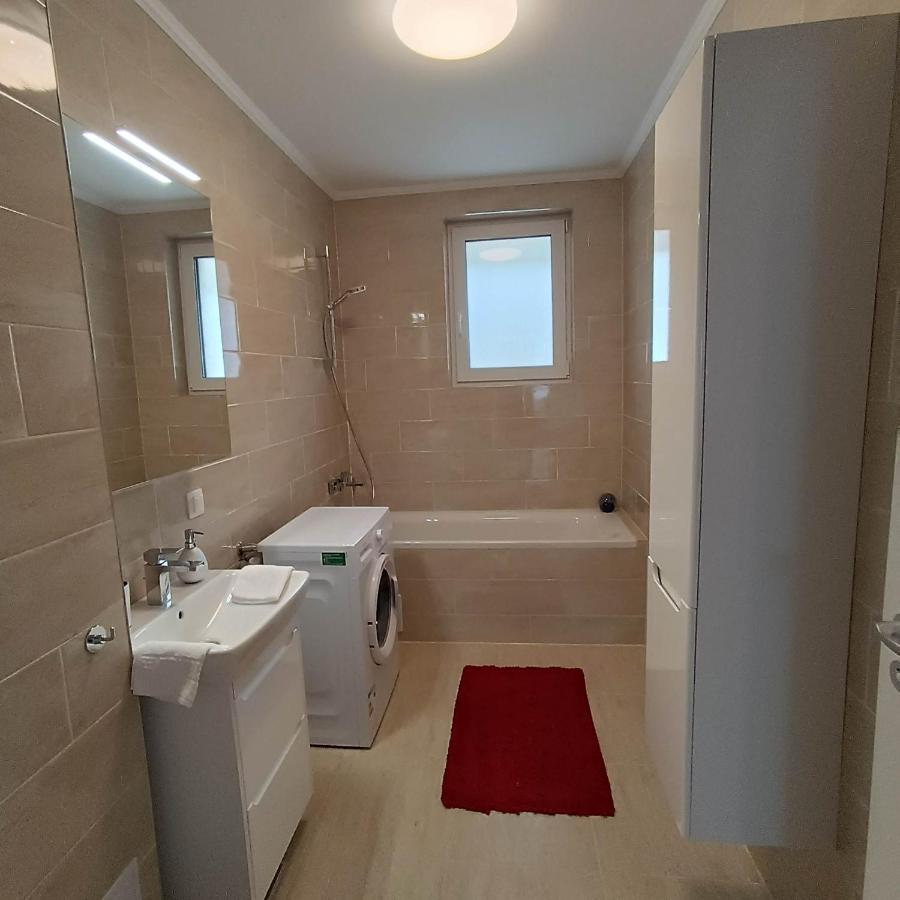 Neue, Moderne Penthousewohnung Sighişoara Esterno foto